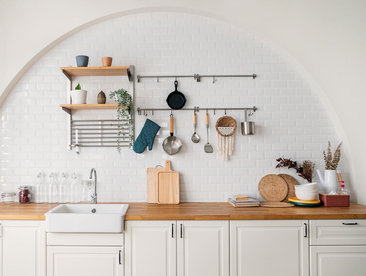 When Compact Spaces Begin to Breathe